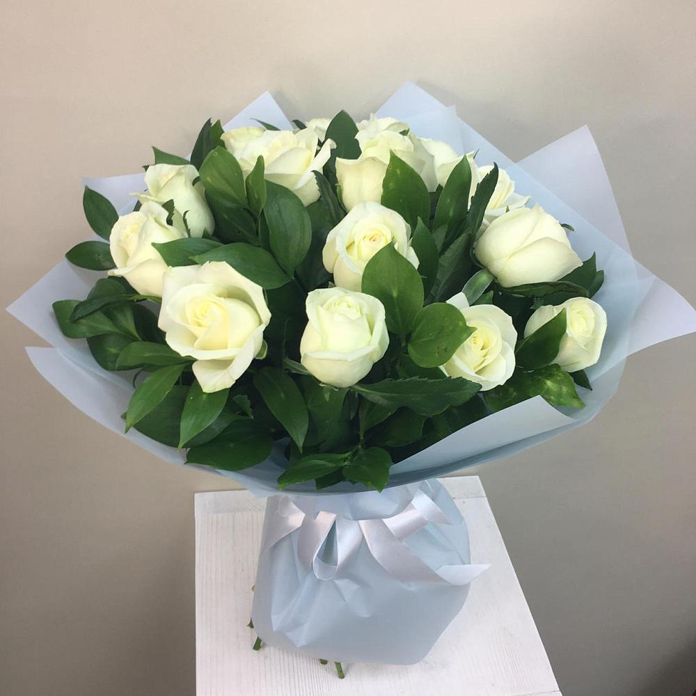 Букет 15 Белых роз Проуд в Булатниково