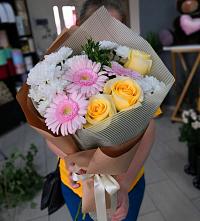 Букет цветов из:  Герберы, Розы и Хризантемы в Булатниково