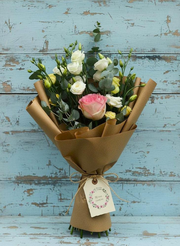 Букет цветов из: Розы и Лизиантусы в Булатниково