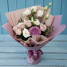Букет цветов из:  Розы и Лизиантусы в Булатниково