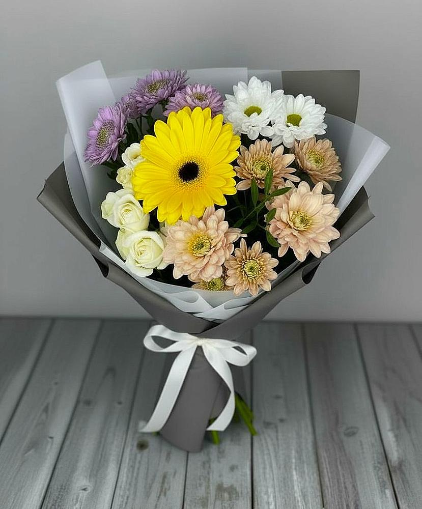 Букет цветов из: Розы, Герберы и Хризантемы в Булатниково