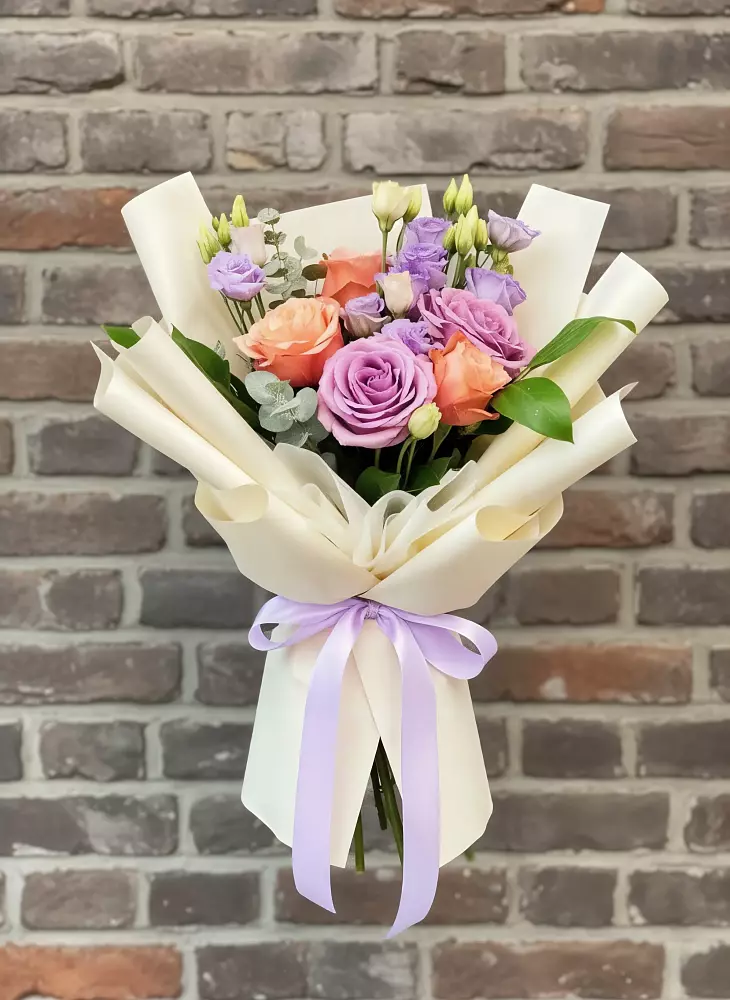 Букет цветов из: Лизиантусы и Розы в Булатниково