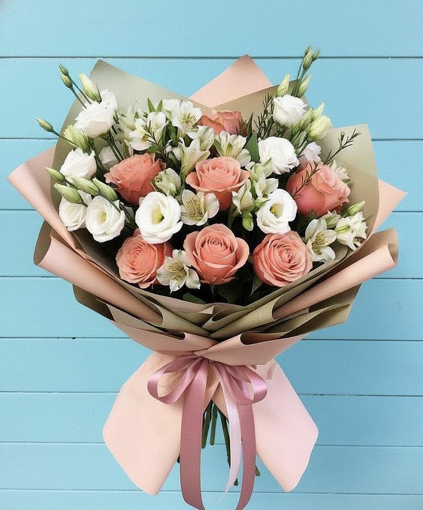 Букет цветов из: Розы, Альстромерии и Лизиантусы в Булатниково