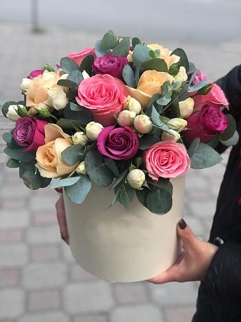 Цветочная композиция из Розы в шляпной коробке в Булатниково