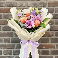 Букет цветов из:  Лизиантусы и Розы в Булатниково