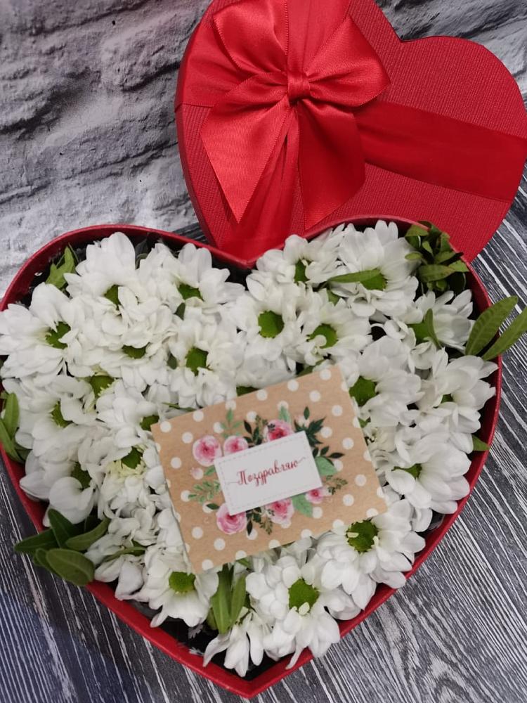 Цветочная композиция из Хризантемы в виде сердца в Булатниково