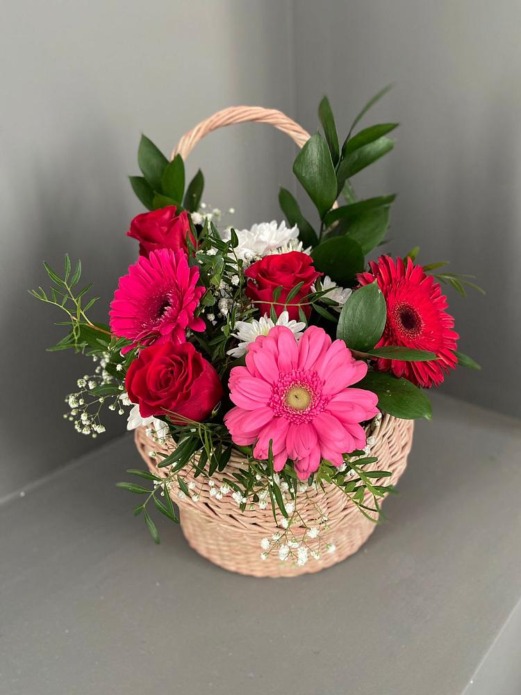 Цветочная композиция из Розы, Хризантемы и Герберы в корзине в Булатниково