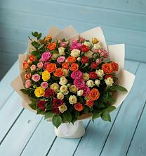 Букет Микс из разноцветных кустовых роз в Булатниково