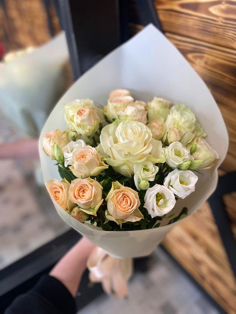 Букет цветов из: Розы и Лизиантусы в Булатниково